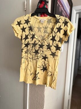 Yellow Star-Print V-Neck Tee by Elle R Collection